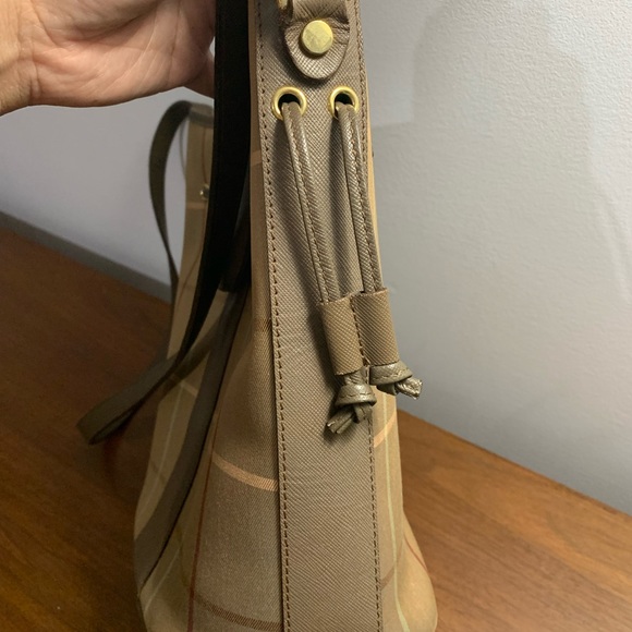 Burberry Bucket Bag - Authentic - Picture 5 of 14